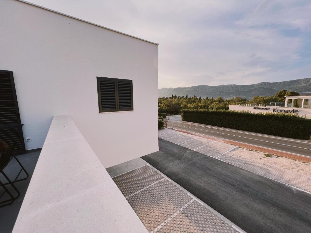 Dawn & Dusk - Modern Two Bedroom Apartment With Mountain Views Cilipi Bagian luar foto