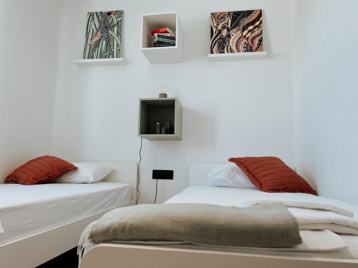 Dawn & Dusk - Modern Two Bedroom Apartment With Mountain Views Cilipi Bagian luar foto