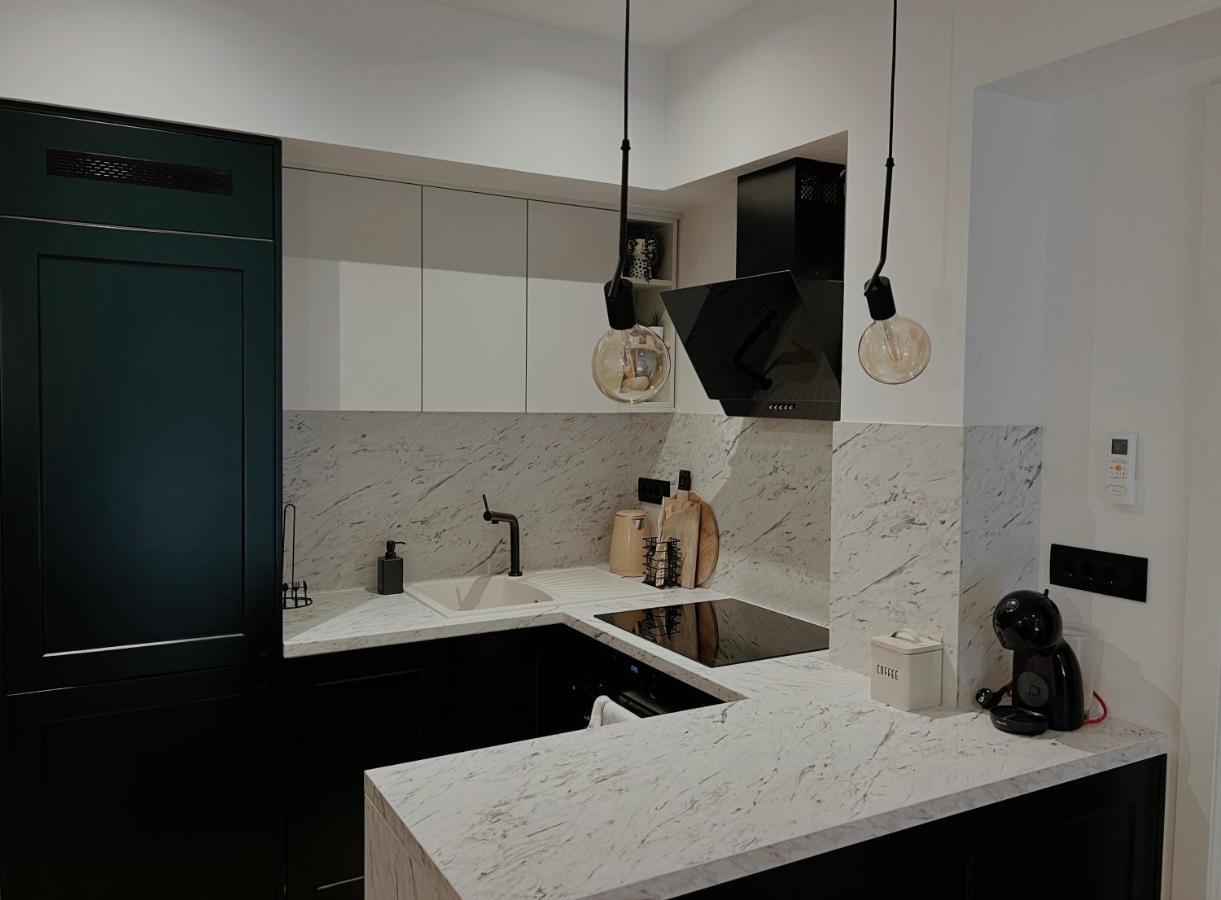Dawn & Dusk - Modern Two Bedroom Apartment With Mountain Views Cilipi Bagian luar foto