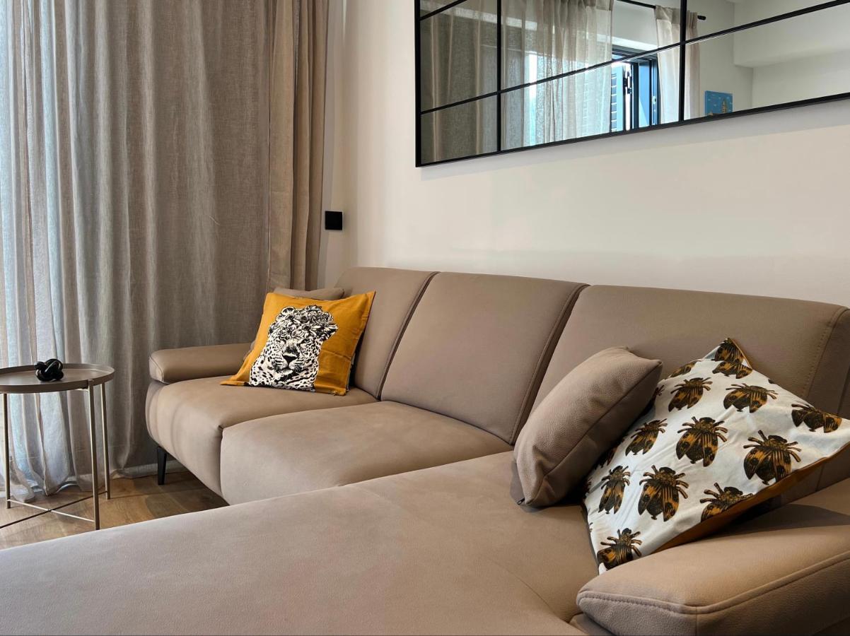 Dawn & Dusk - Modern Two Bedroom Apartment With Mountain Views Cilipi Bagian luar foto