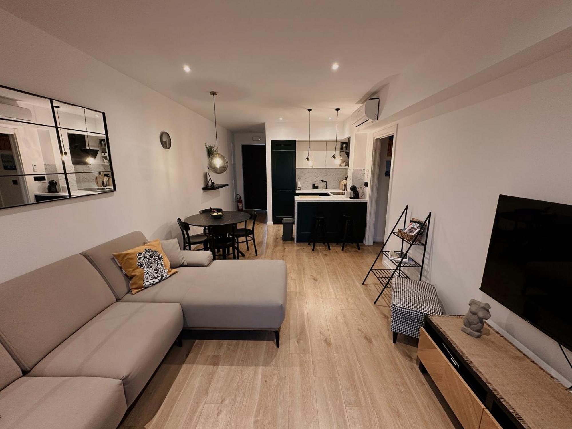 Dawn & Dusk - Modern Two Bedroom Apartment With Mountain Views Cilipi Bagian luar foto