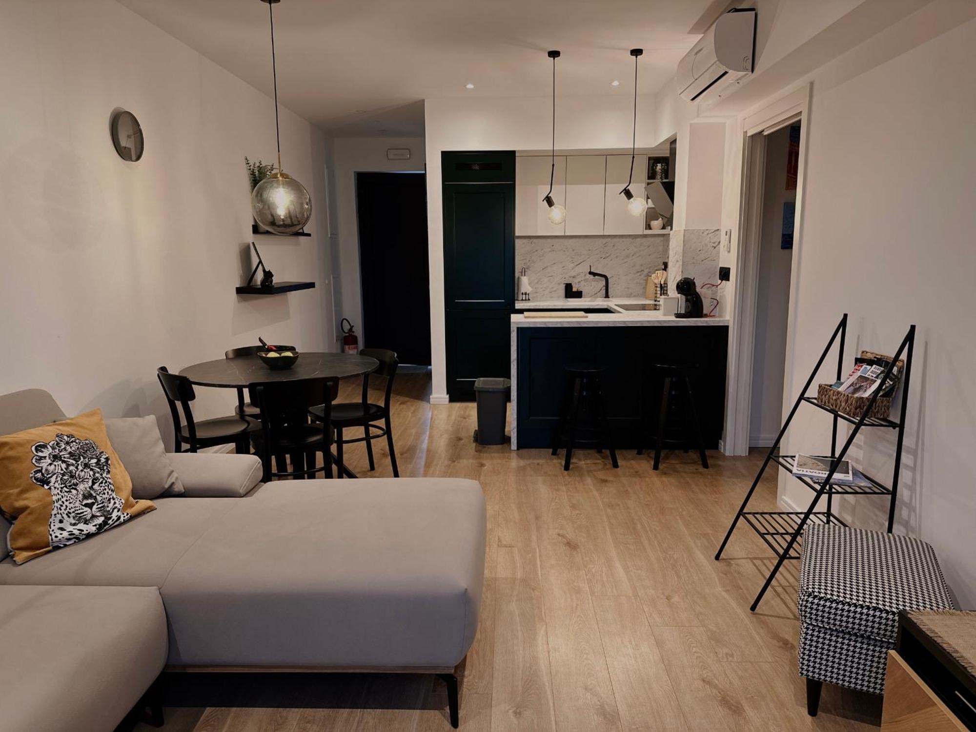 Dawn & Dusk - Modern Two Bedroom Apartment With Mountain Views Cilipi Bagian luar foto